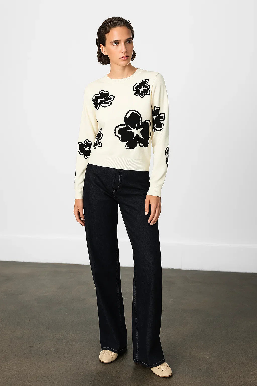 Maglione Floreale in Maglia | Design a Contrasto | Silhouette Moderna