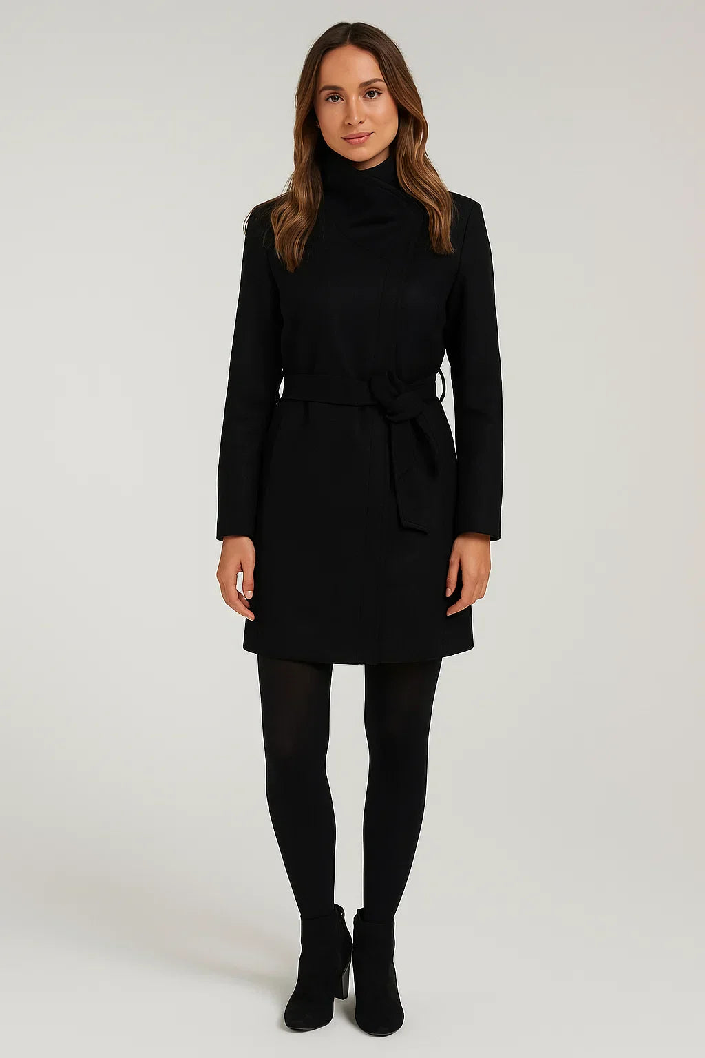 Cappotto Invernale con Cintura | Collo Alto | Silhouette Minimalista