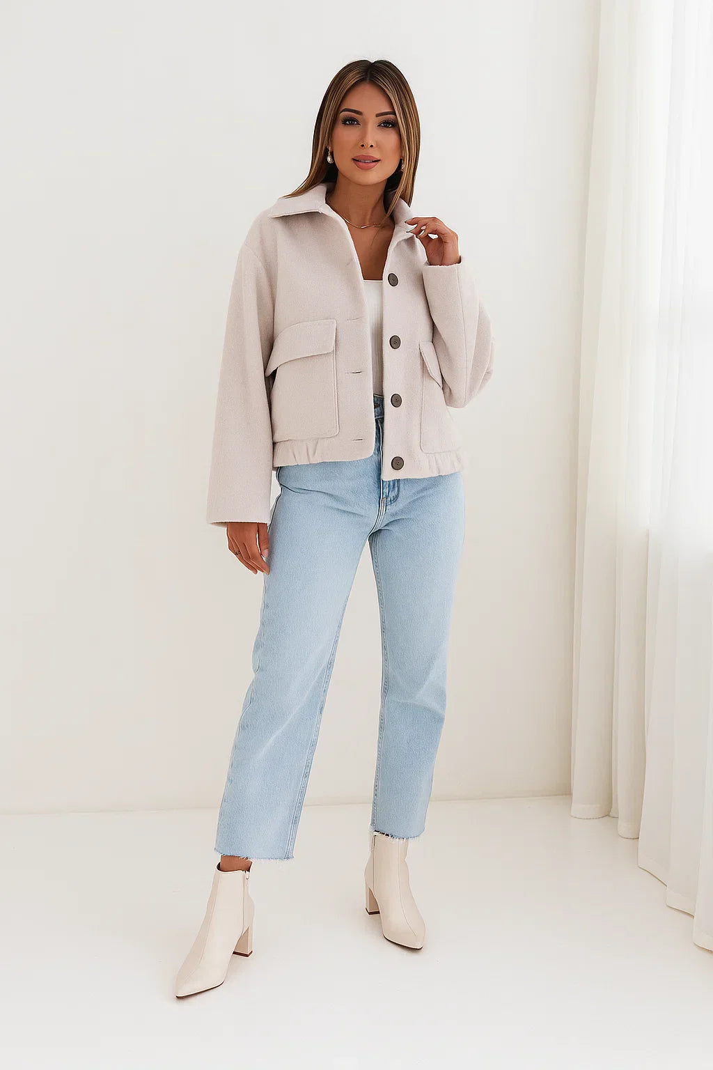 Giacca Cropped in Misto Lana | Orlo Elastico | Abbottonatura Singola