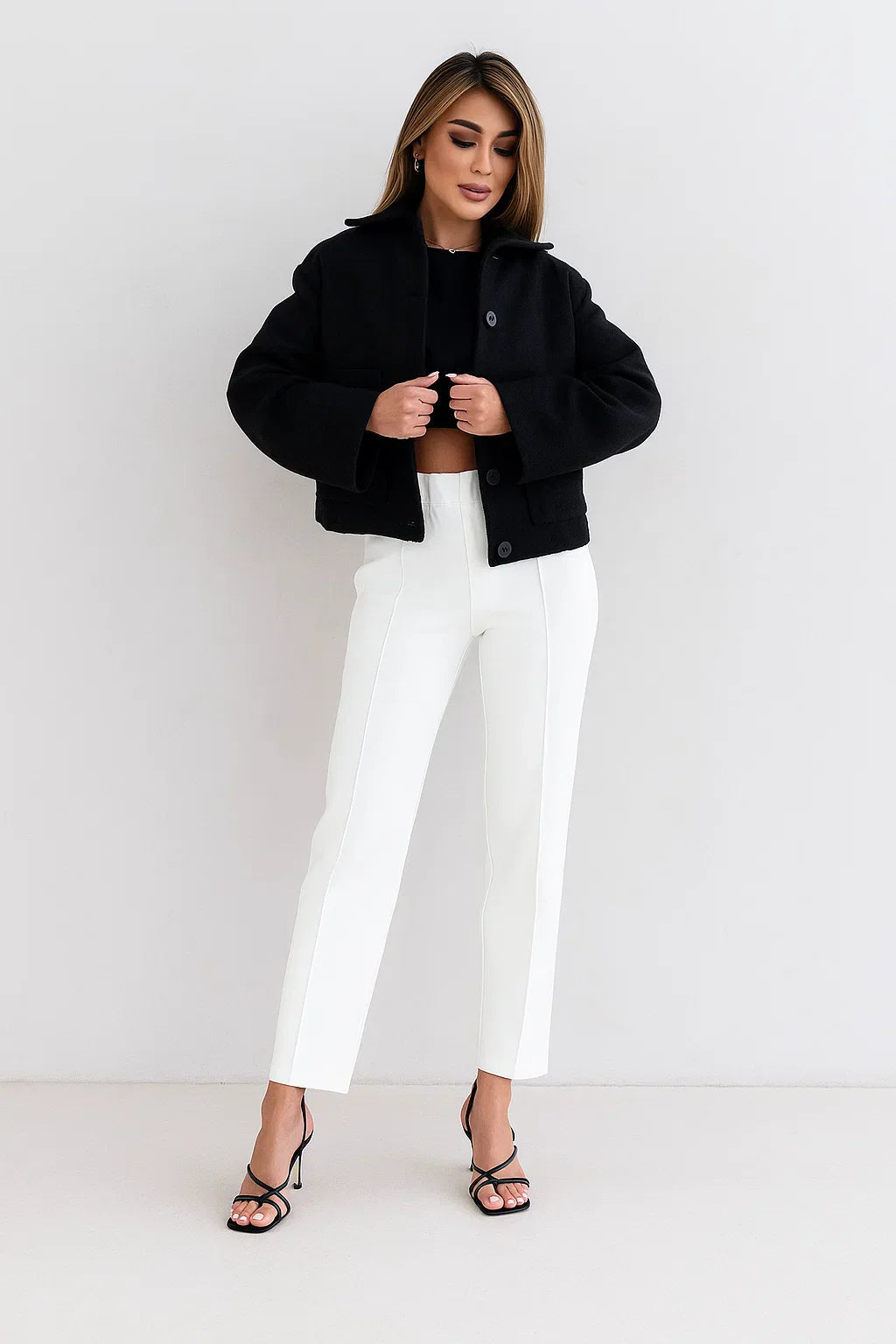 Giacca Cropped in Misto Lana | Orlo Elastico | Abbottonatura Singola
