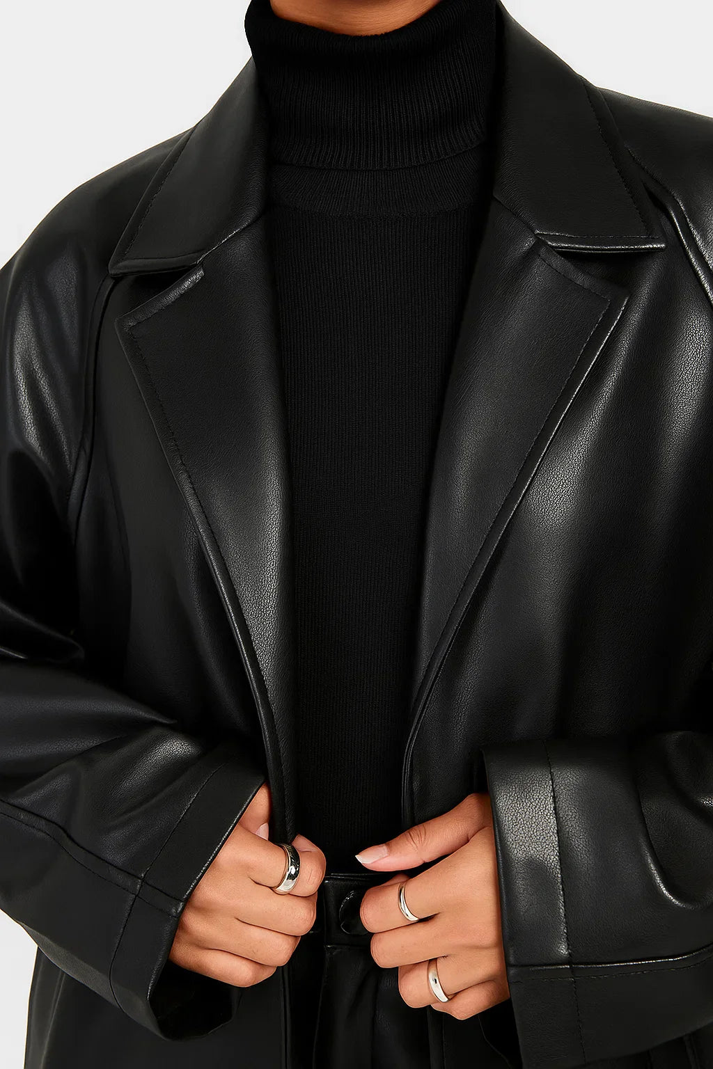 Cappotto Lungo in Pelle Ecologica | Vestibilità Oversized | Aperto