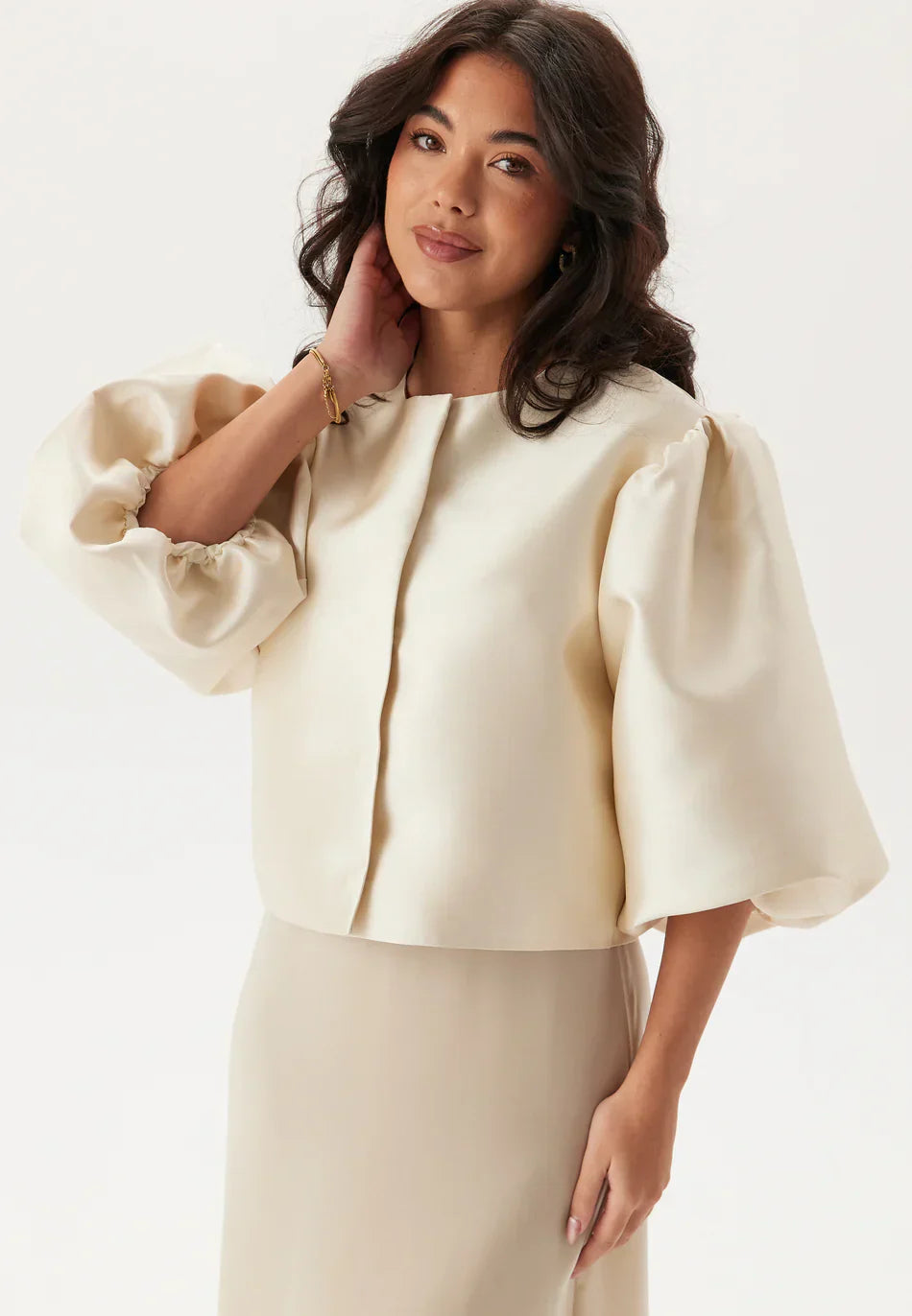 Giacca in Satin con Manica a Volantino | Cropped Fit | Silhouette Moderna da Sera