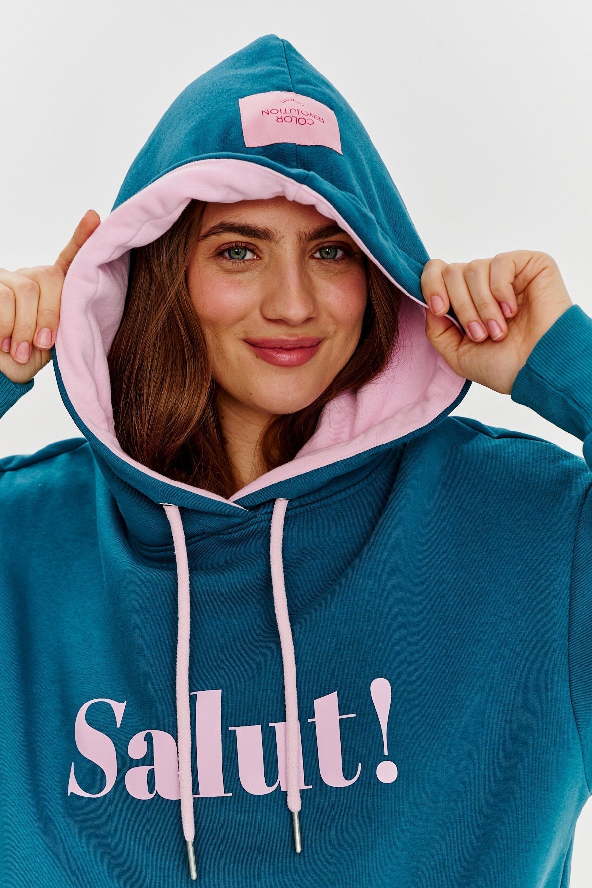 Hoodie Essenza “Salut!” | Vestibilità Oversized | Stampa a Contrasto