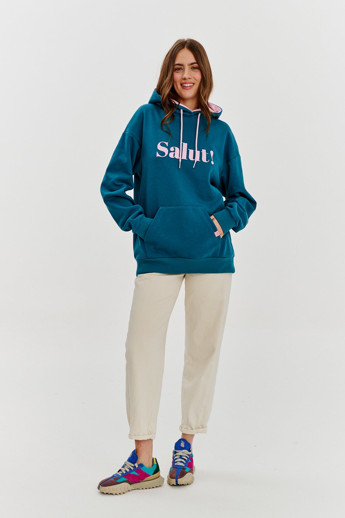Hoodie Essenza “Salut!” | Vestibilità Oversized | Stampa a Contrasto