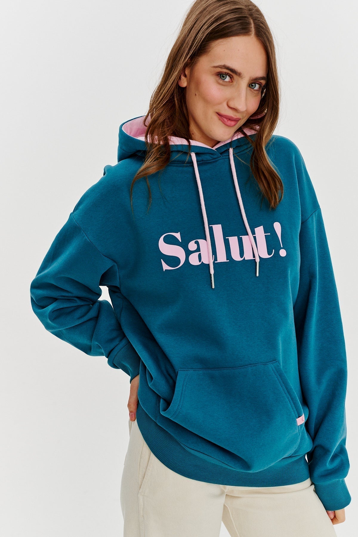 Hoodie Essenza “Salut!” | Vestibilità Oversized | Stampa a Contrasto