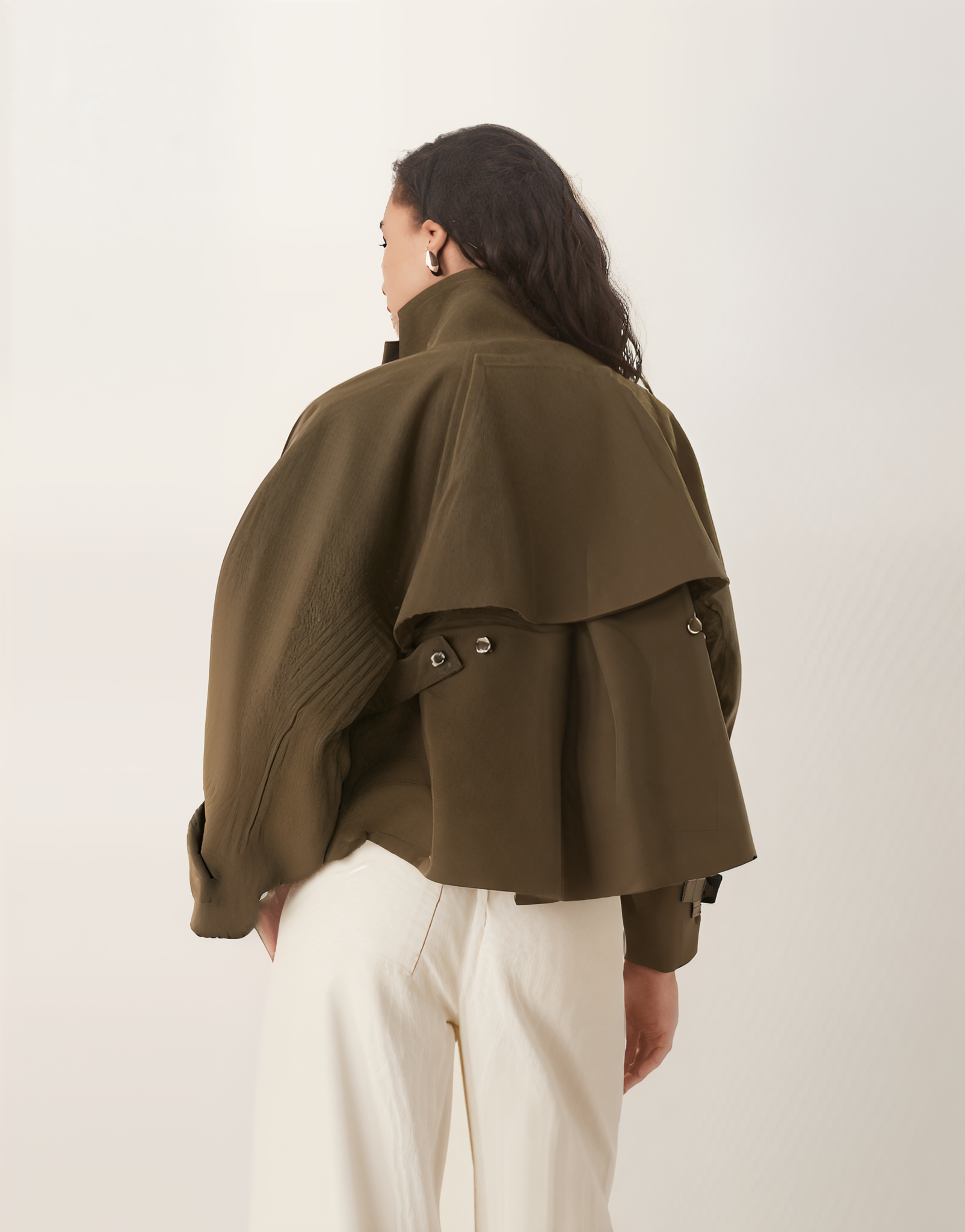 Cappotto Corto Strutturato | Collo Alto | Fit Boxy